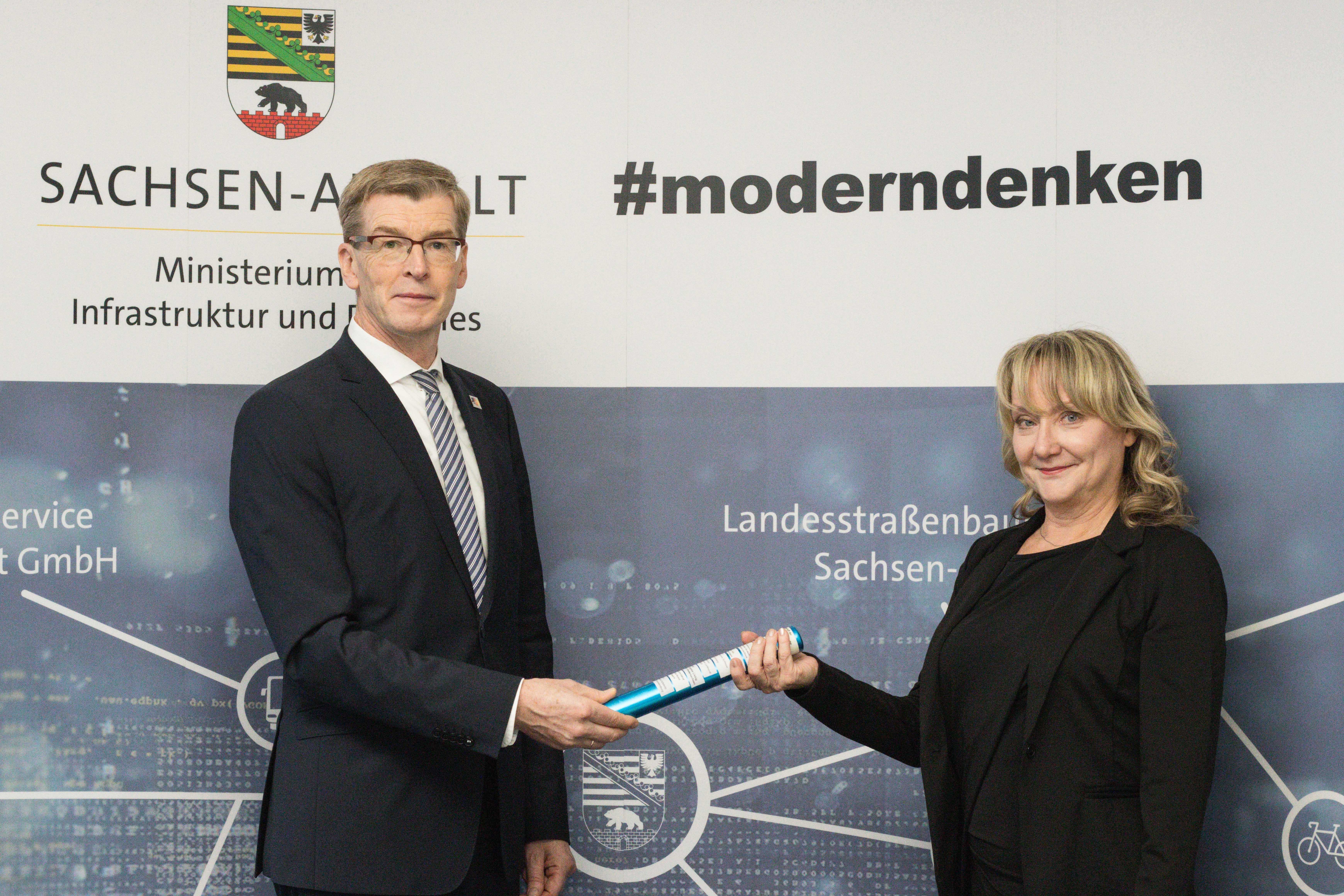 Die beiden AdV-Vorsitzenden bei der Übergabe des Staffelstabes.