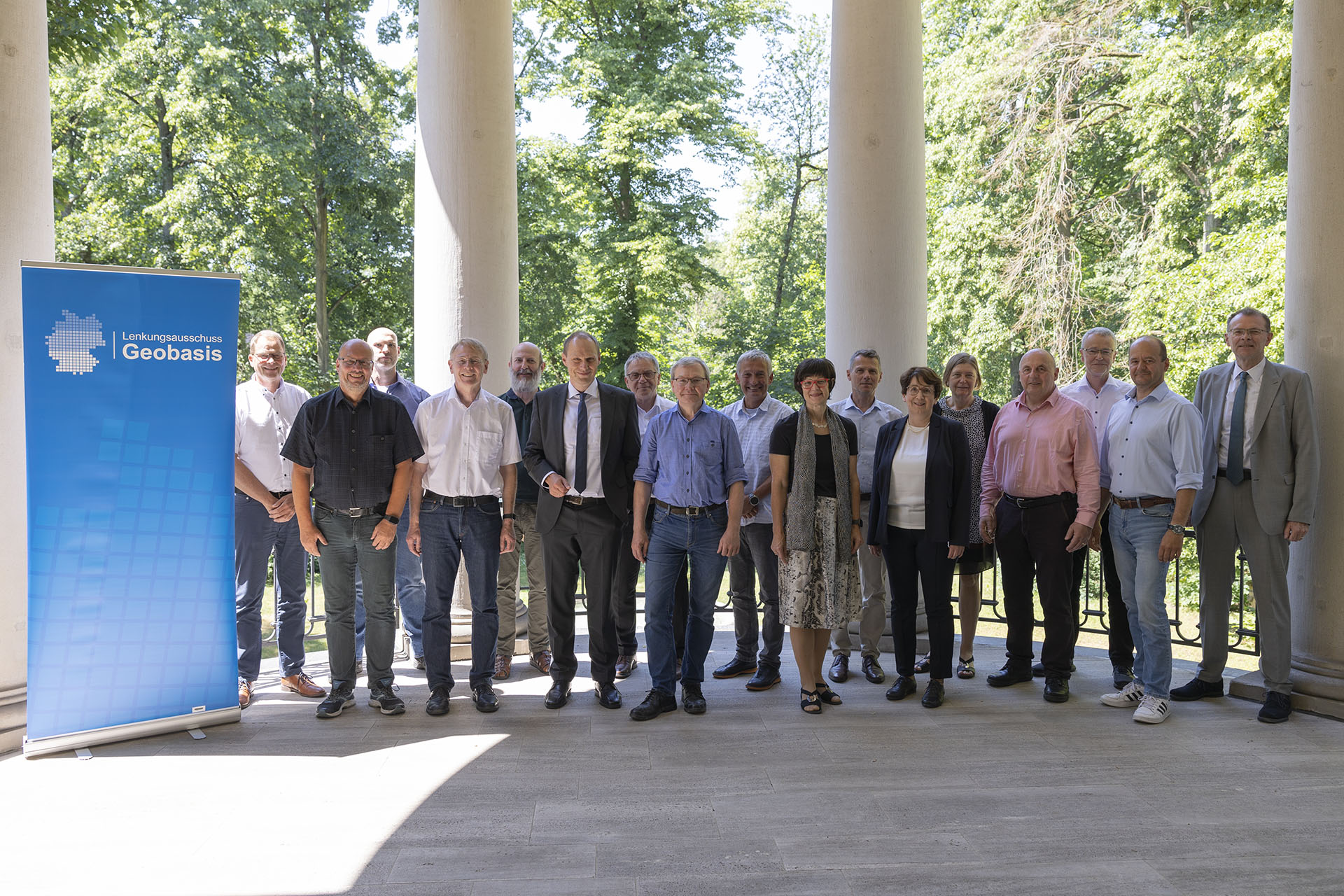 Sie sehen ein Gruppenfoto der Teilnehmenden.